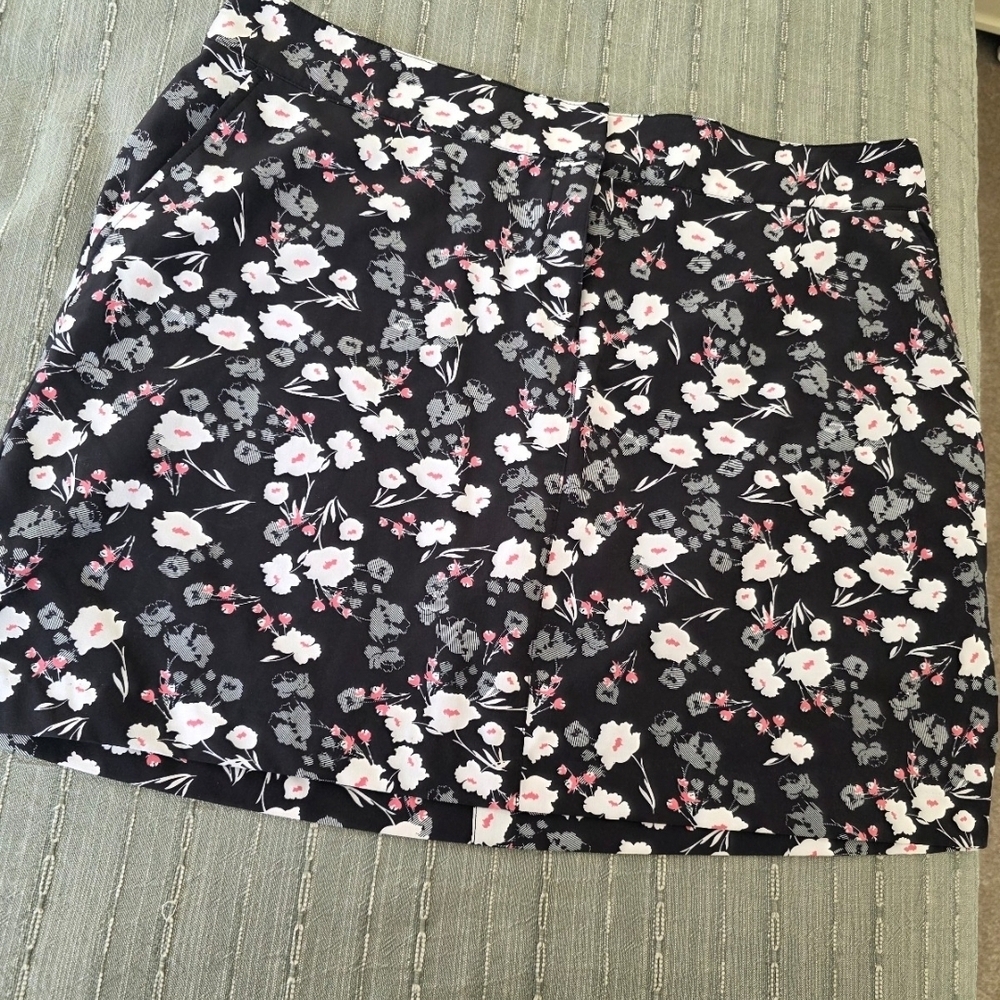 Izod Black Floral Mini Skirt